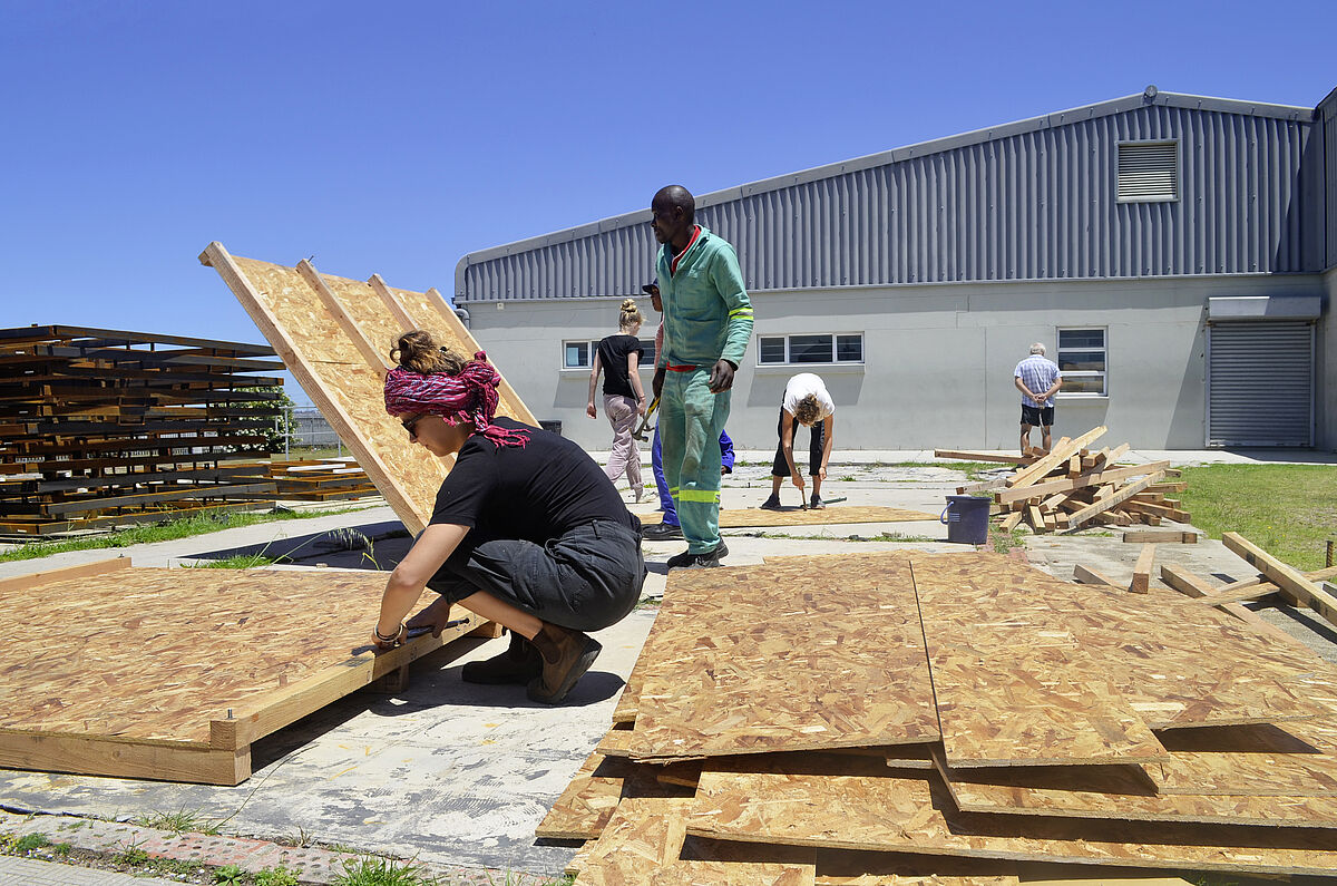 preparing the recycling material for the building project